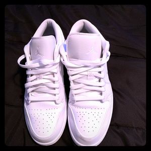 Jordan 1’s Low’s All white